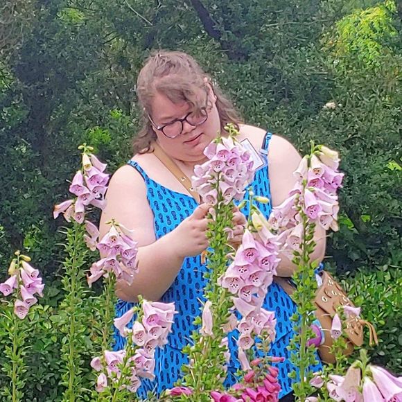 Meet your Posher, Sabrina - Picture 1 of 1